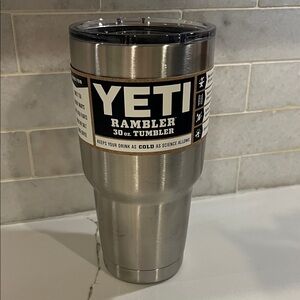 YETI Rambler 30 oz Tumbler Stainless Steel